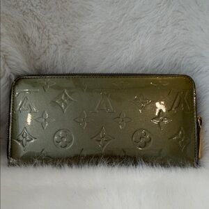 Louis Vuitton zippy wallet Olive green grey leather inside Monogram authentic!